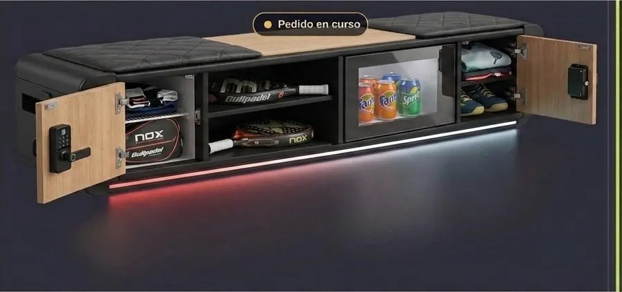 Banquillo con taquillas y frigorífico