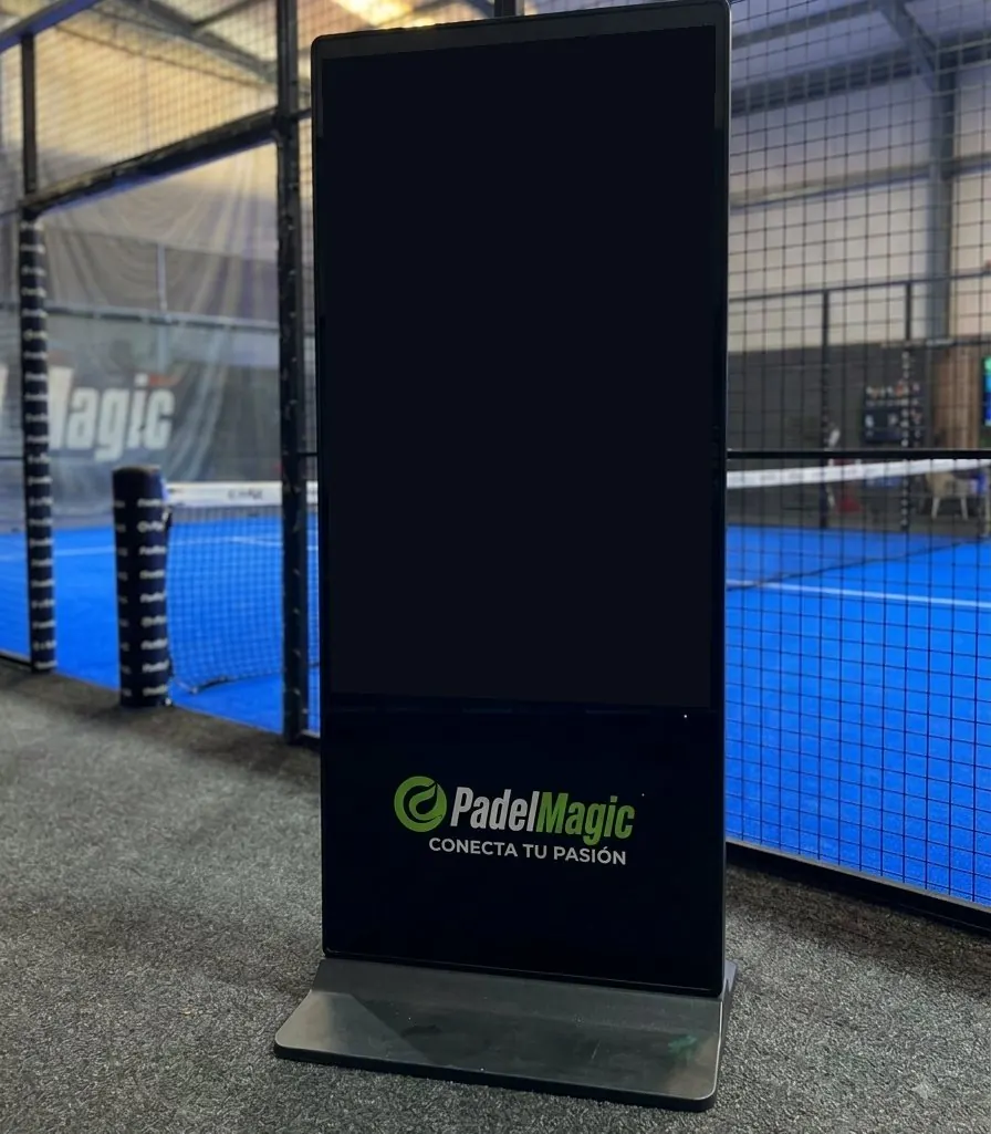 La pantalla en una pista PadelMagic